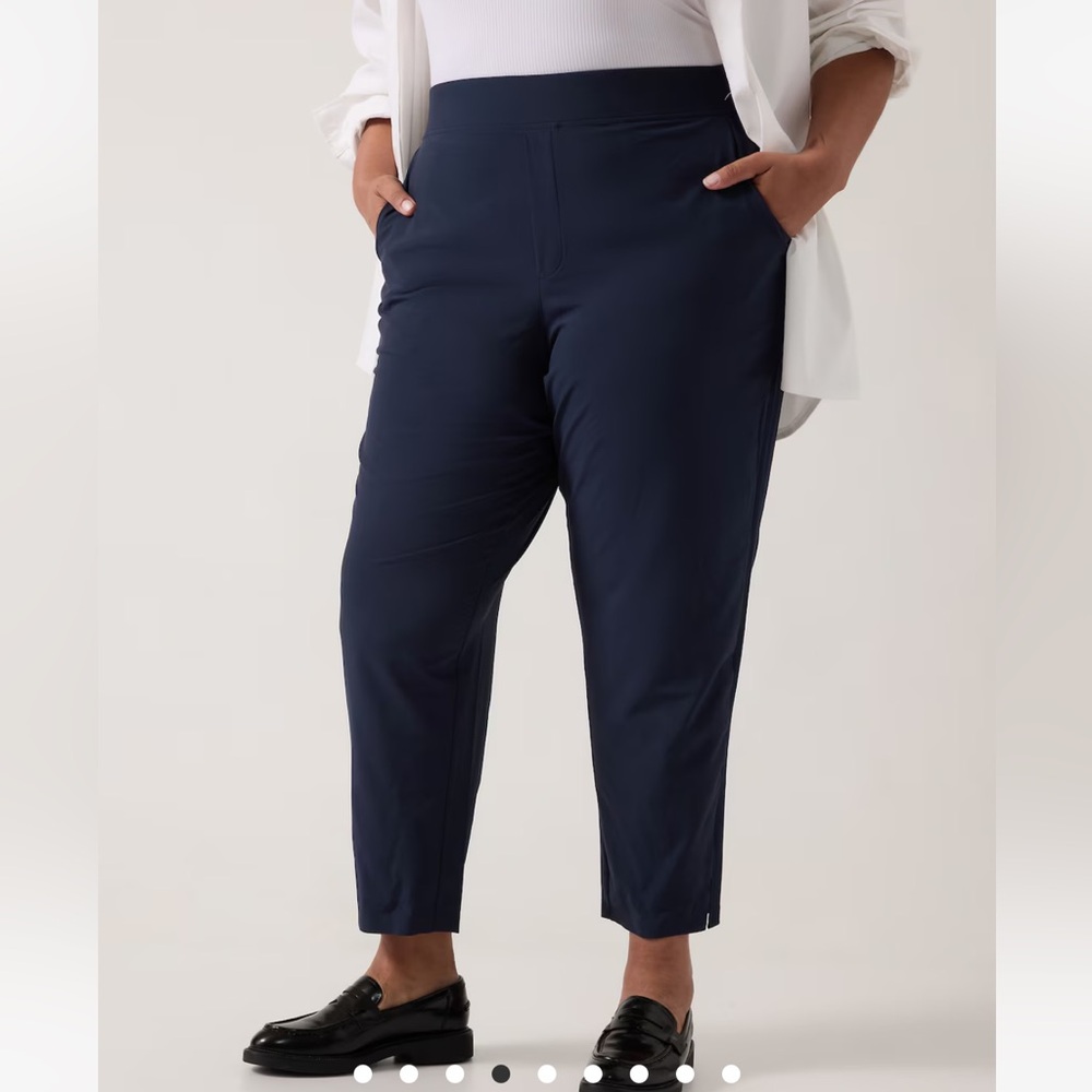 Athleta Brooklyn mid rise ankle pant in navy blue size 16